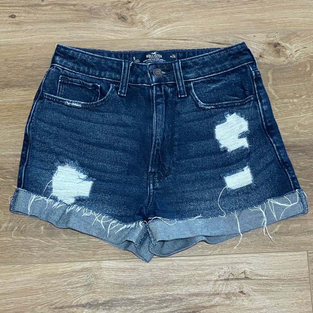 Hollister Ultra High rise mom short 3”. Dark wash with rips. Size 0.